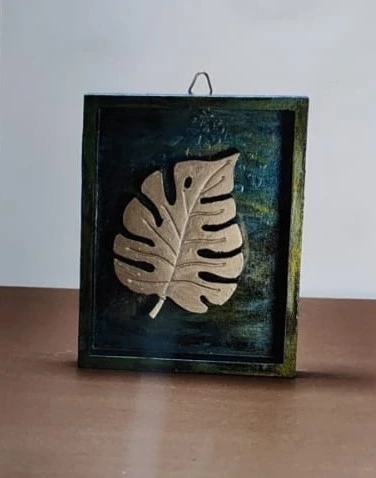Leaf Sculpted Art in Wooden Tray